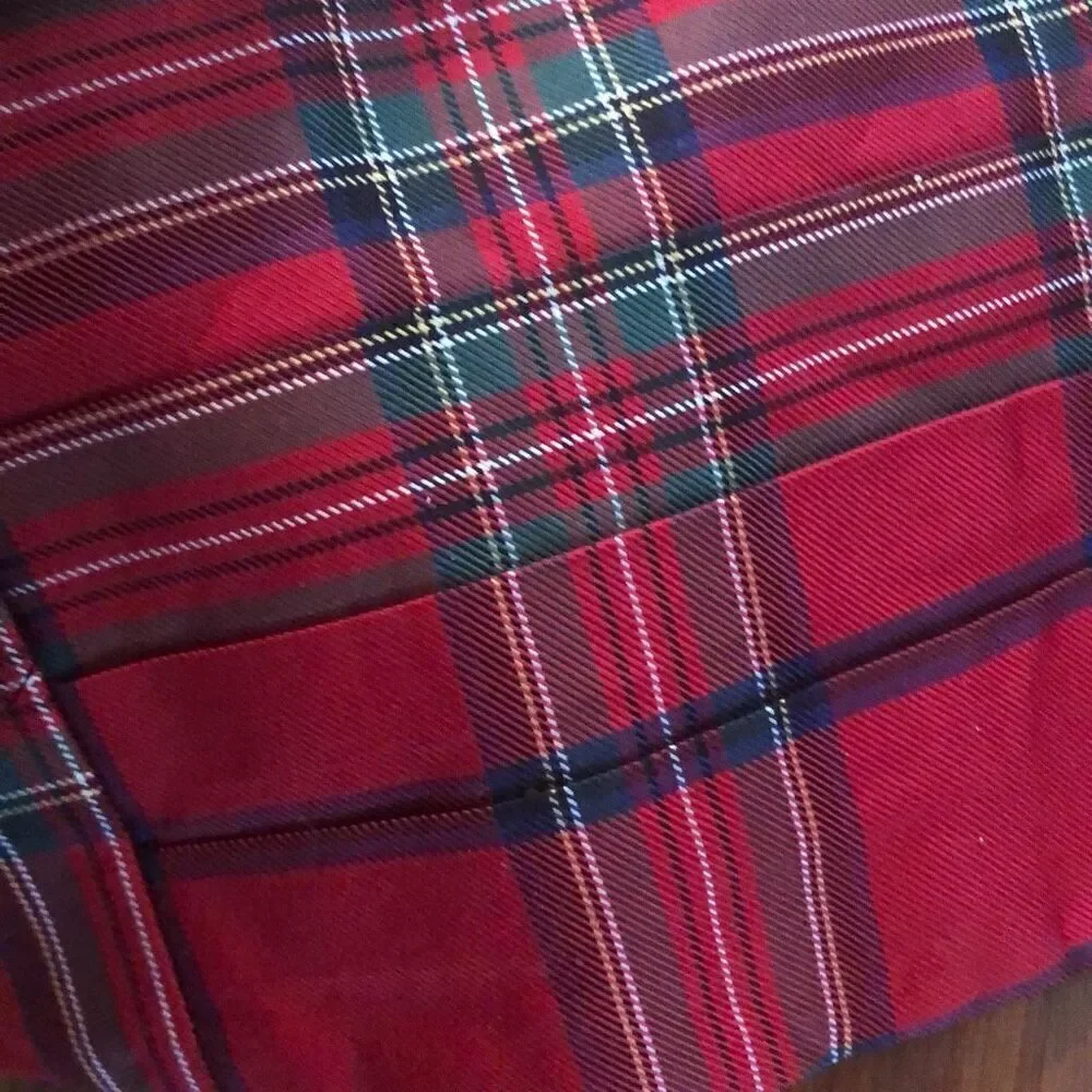 Jos A Bank Red plaid cumber bun 100% silk￼